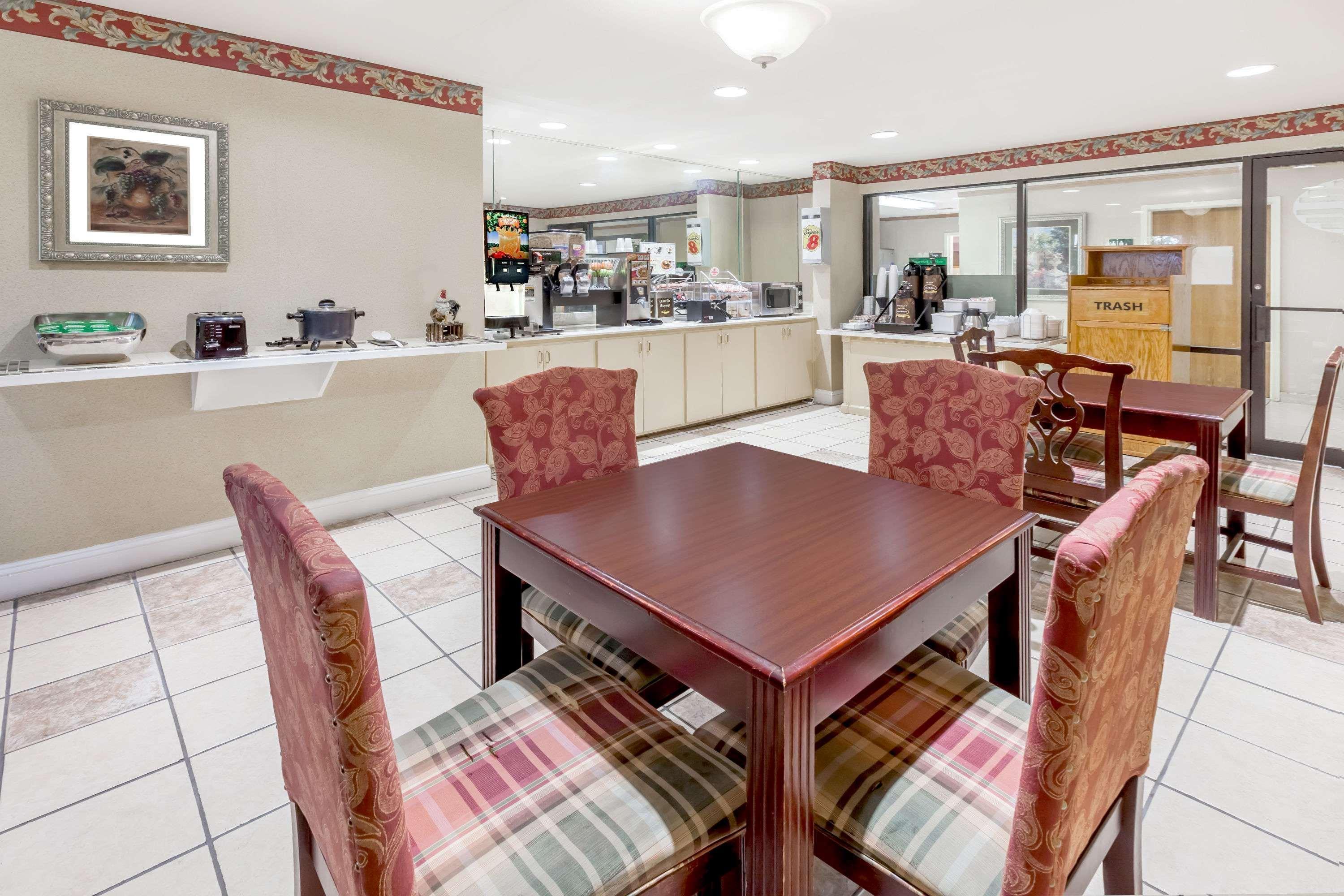 Super 8 By Wyndham Pine Bluff Otel Dış mekan fotoğraf